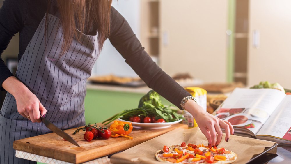 Woman cooking healthy food in the kitchen.